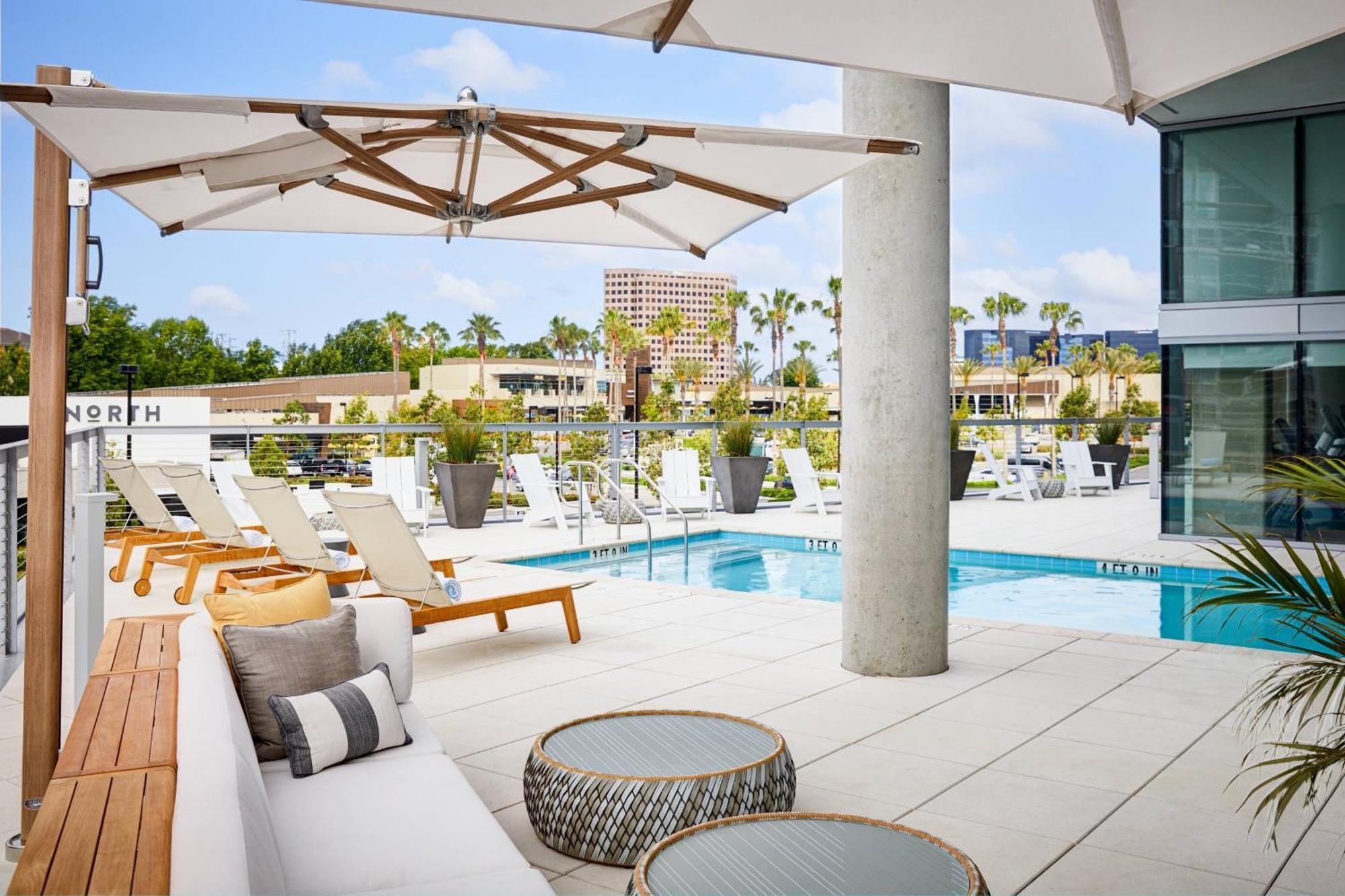 Ac Hotel By Marriott Irvine Exterior foto